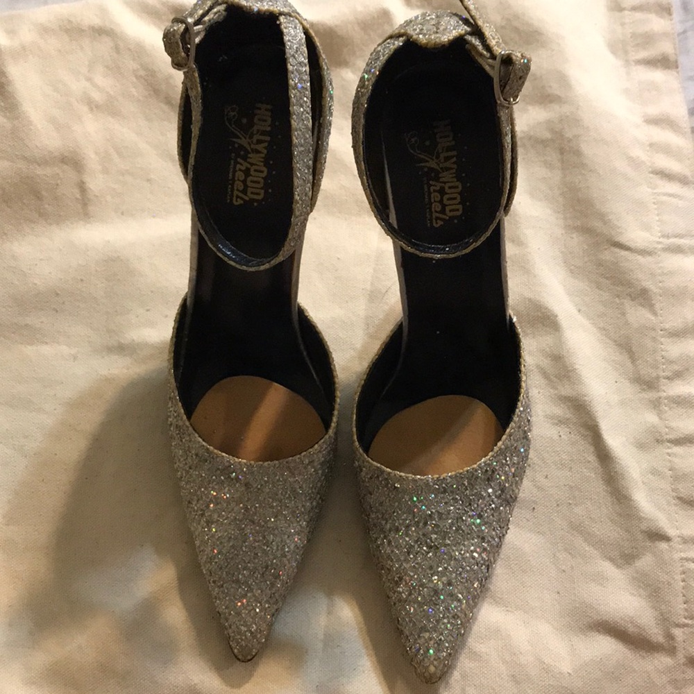 Glittery pointy toe heels
